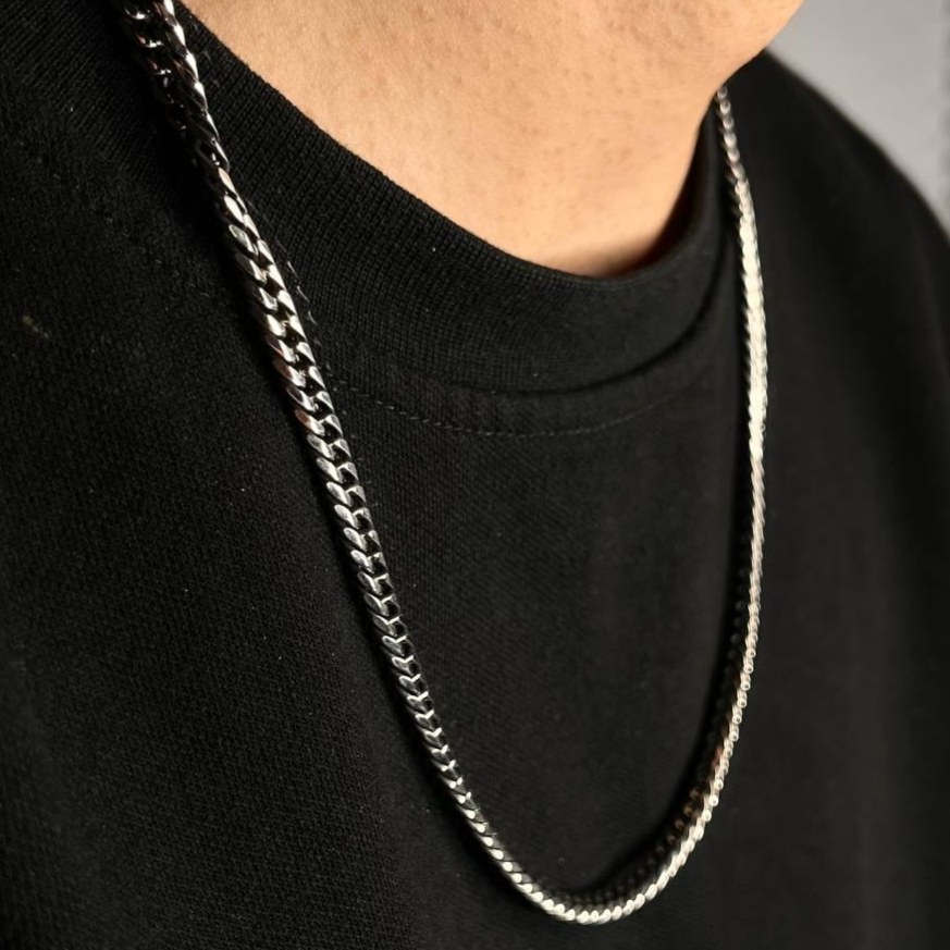 گردنبند مردانه مدل کارتیه Cartier  سیاه قلم جنس استیل عیار 316 رنگ کاملا ثابت کد ztk (پس کرایه)