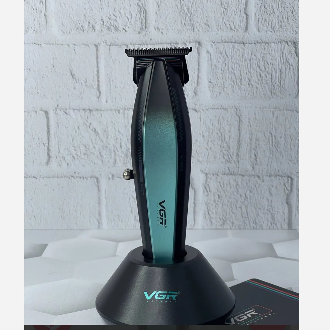 ماشین اصلاح صفر زن خط زن وی جی آر  V-992شاهکاری از وی جی آر 9000 دور در دقیقه