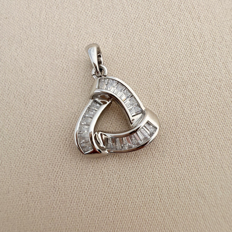آویز گردنبند زنانه مثلثی ژوپینگ مدل X001062967